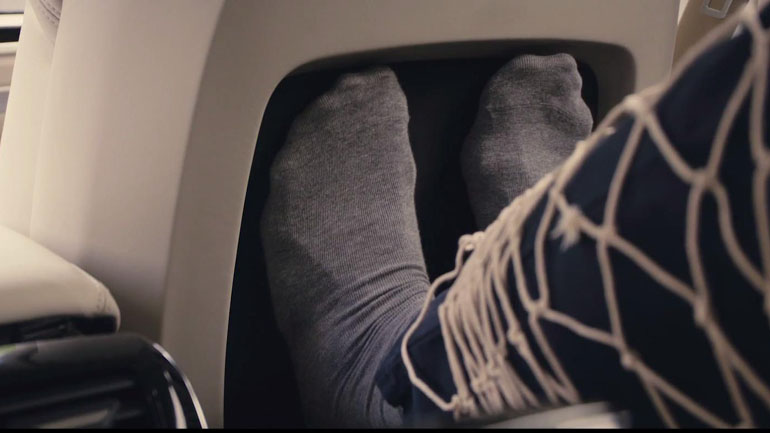 Το νέο Audi A8 κάνει και μασάζ στα πόδια